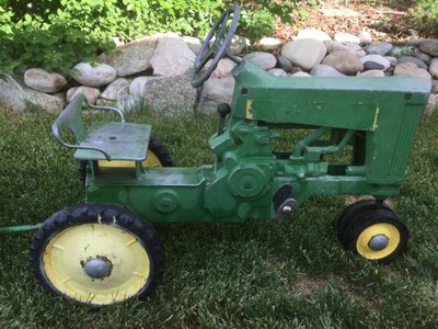 1950's john deere pedal tractor