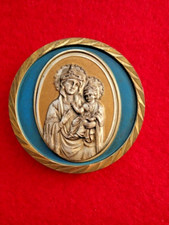 73) ANTICA PLACCA CON L'IMMAGINE DI MARIA AUSILIATRICE CON SUPPORTO POSTERIORE.