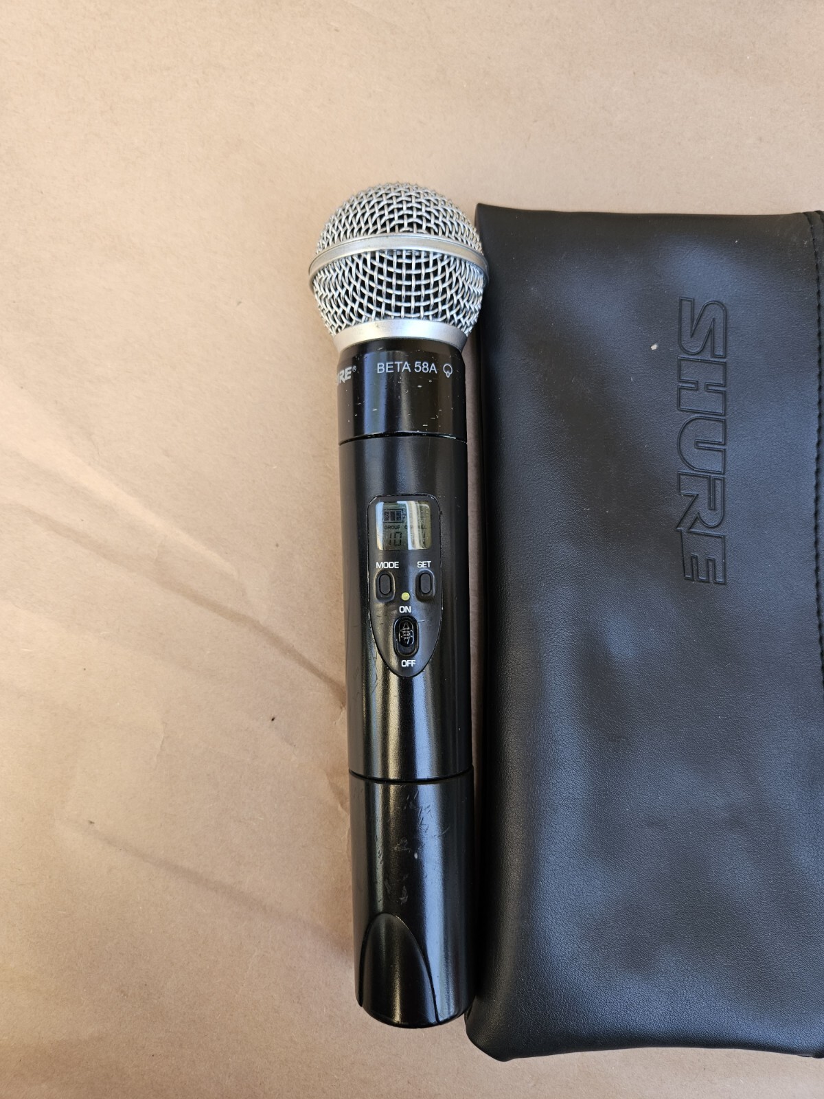 SHURE ULX2J1 BETA 58A Wireless Mic & SHURE ULXP4 Wireless Receiver