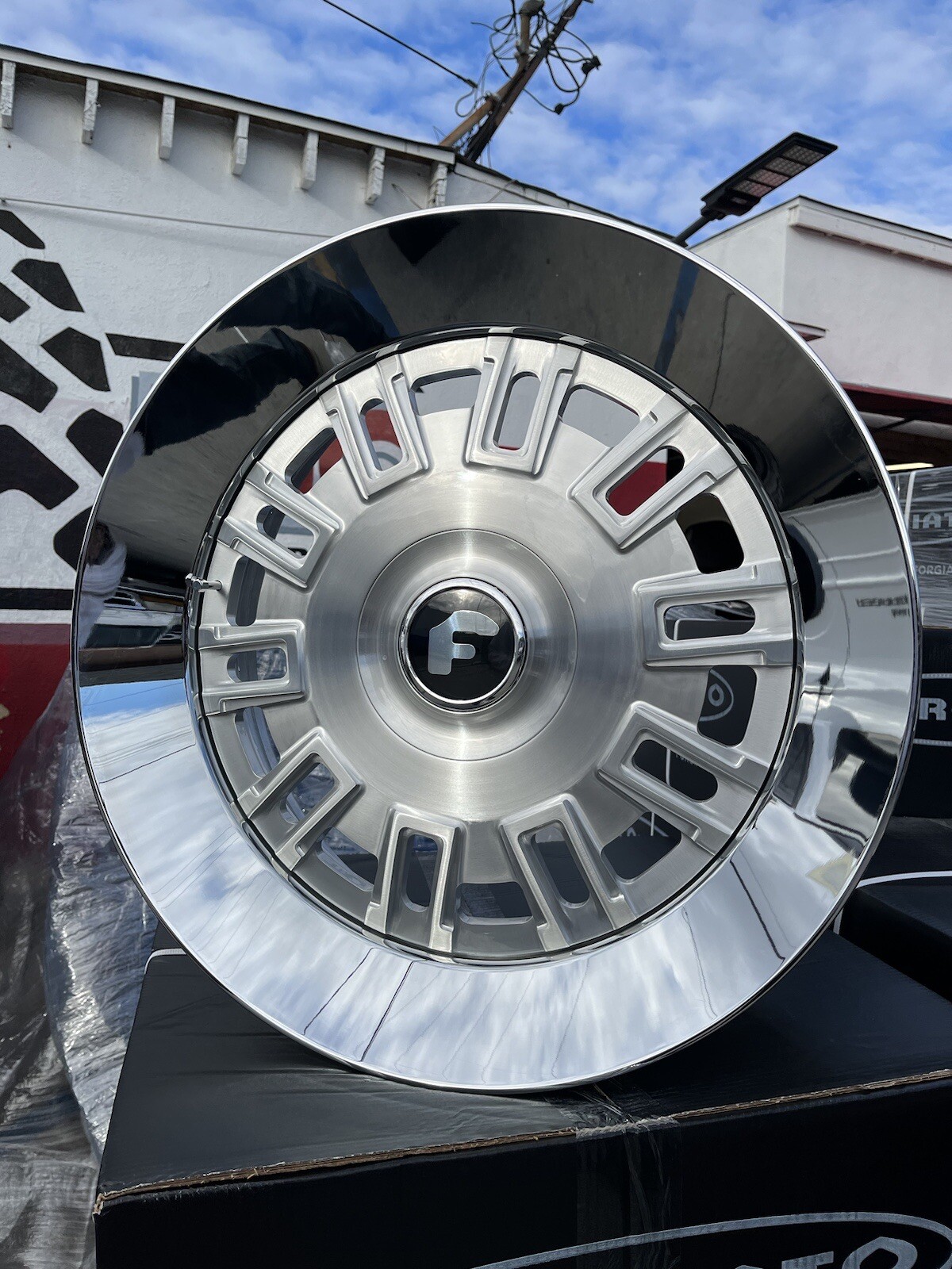 24x10 FORGIATO LICENZIATO SLANT LIP ROLLS ROYCE RANGE ROVER BENZ AUDI FORGIS