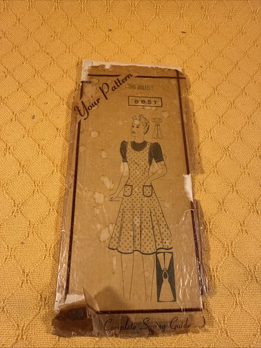 Vtg Apron Pleated Scalloped Sewing Pattern 8857