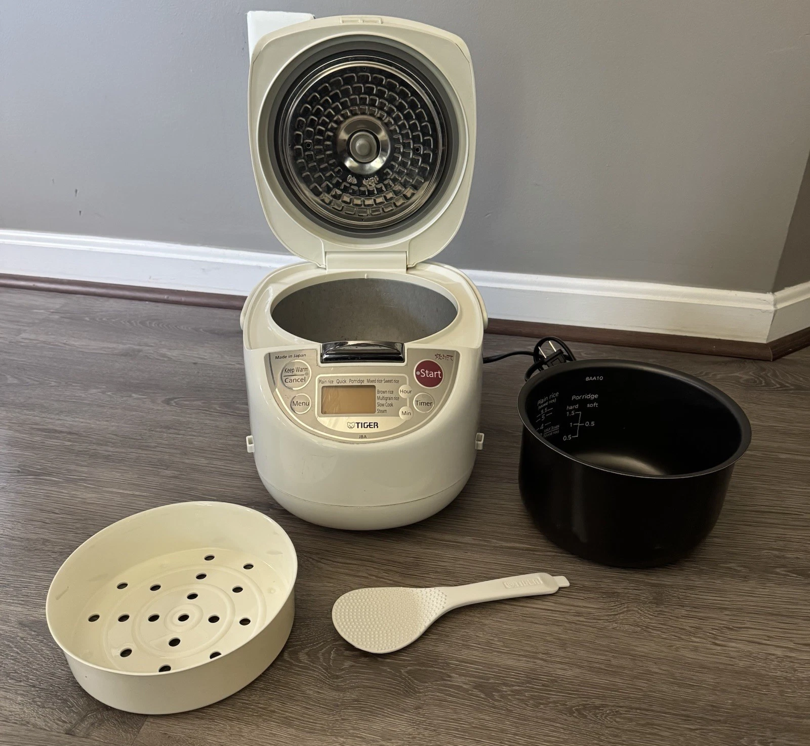 Tiger JBA-T10U Rice Cooker Warmer Steamer 5.5 Cup 9 Settings 3-1 Made in Japan