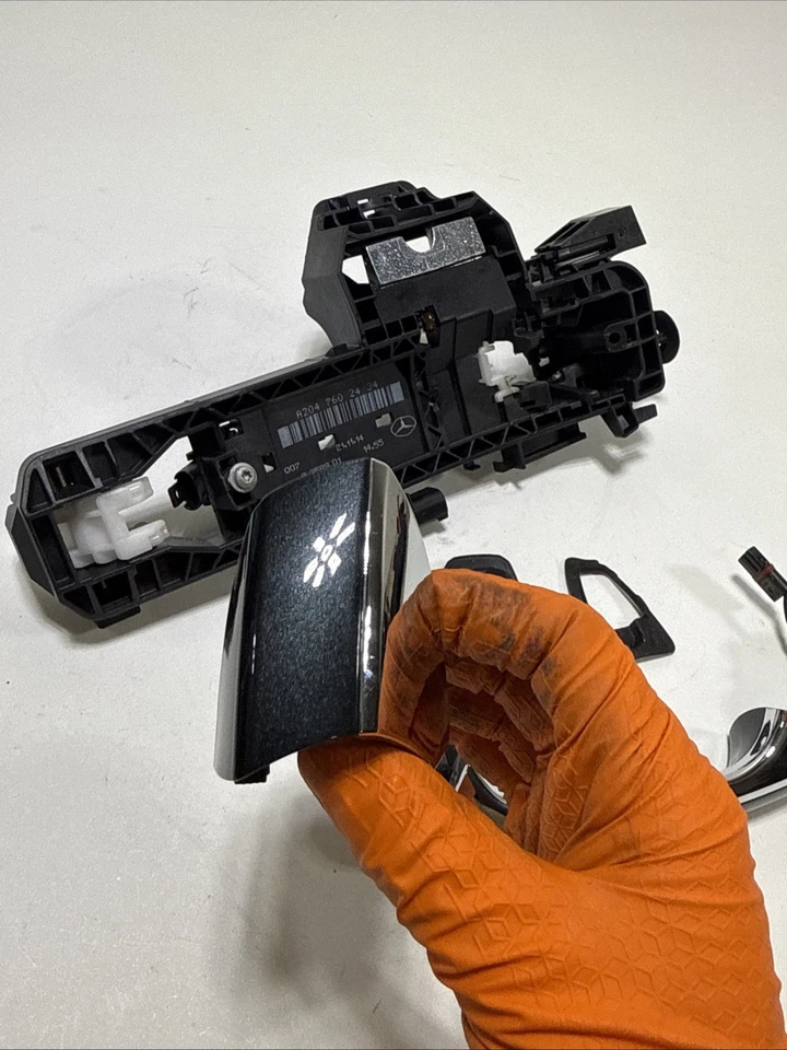 Оригинальная правая наружная дверная ручка Mercedes W212 E350 C350 10–17 годов выпуска без ключа - Изображение 3 из 4