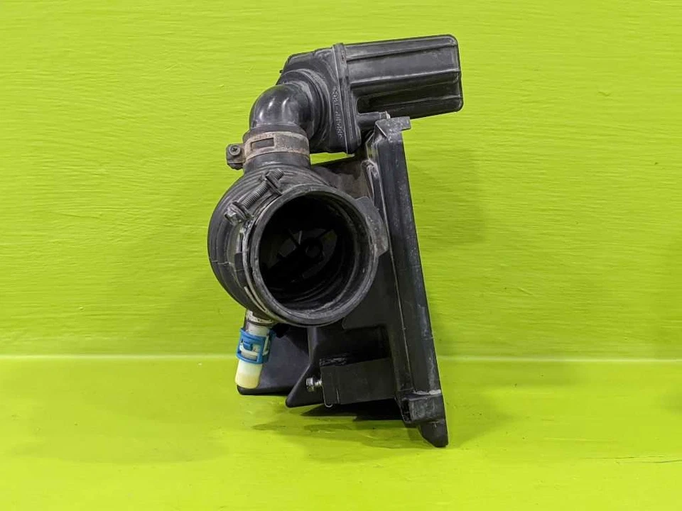 07 08 09 MAZDA 3  AIR CLEANER BOX TOP COVER OEM 3836-18 - Image 3 of 3