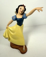 WDCC Disney  "The Fairest One of All" Snow White w Box & COA - READ!