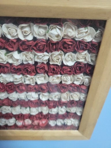 Caja de sombras con bandera americana de seda floral enmarcada conmemorativa con arte de pared efecto 3D 9" Foto 3 de 4