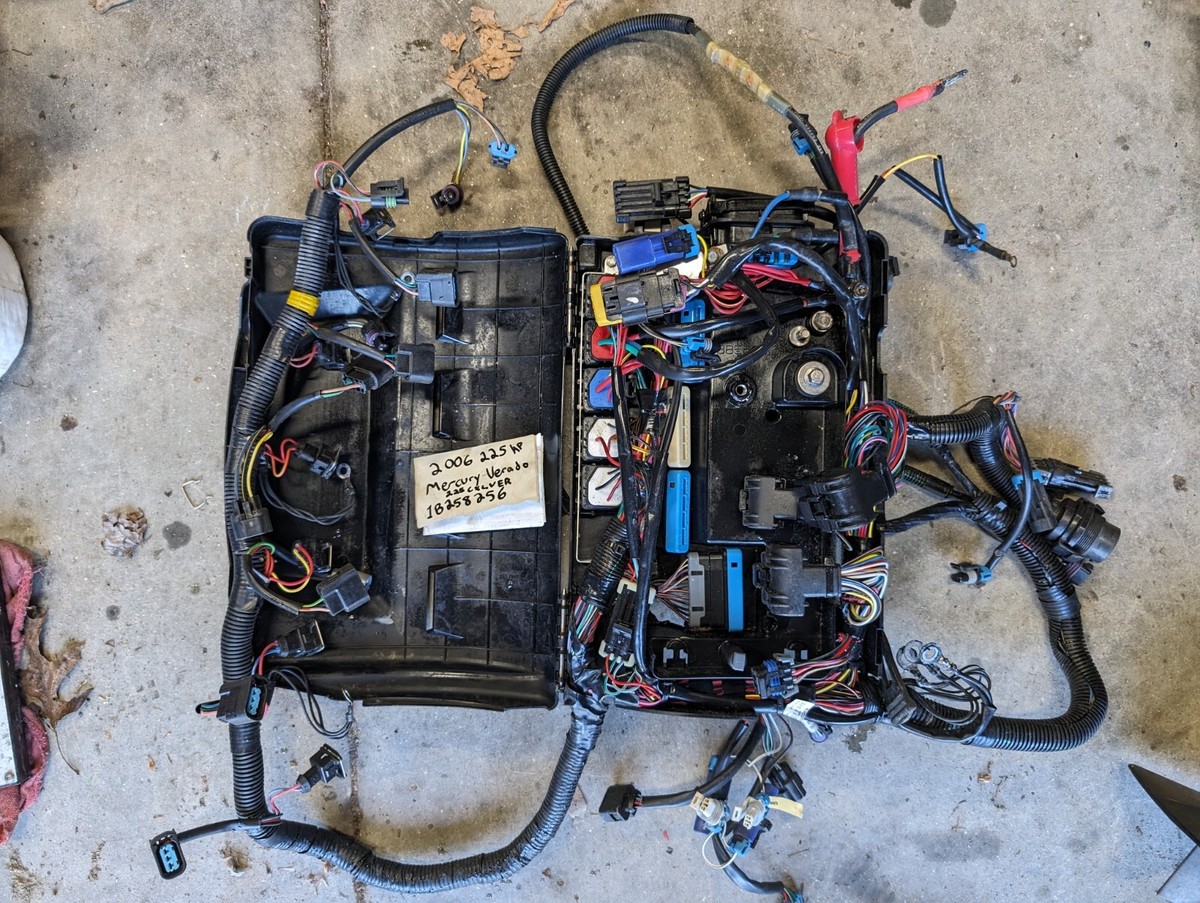 2006 225 HP Mercury Verado Wiring Harness 84-8M0082643 Relays Box