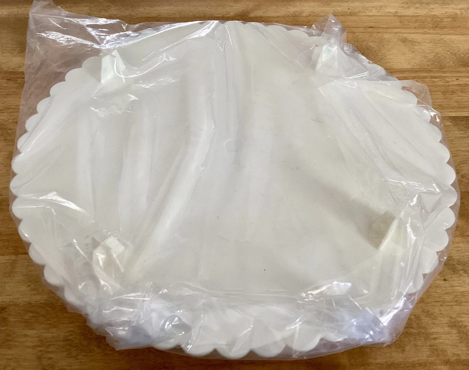 Set of 3 VTG Wilton Graduated Round Scalloped Cake Plates, Off-White Plastic - Image 3 of 4
