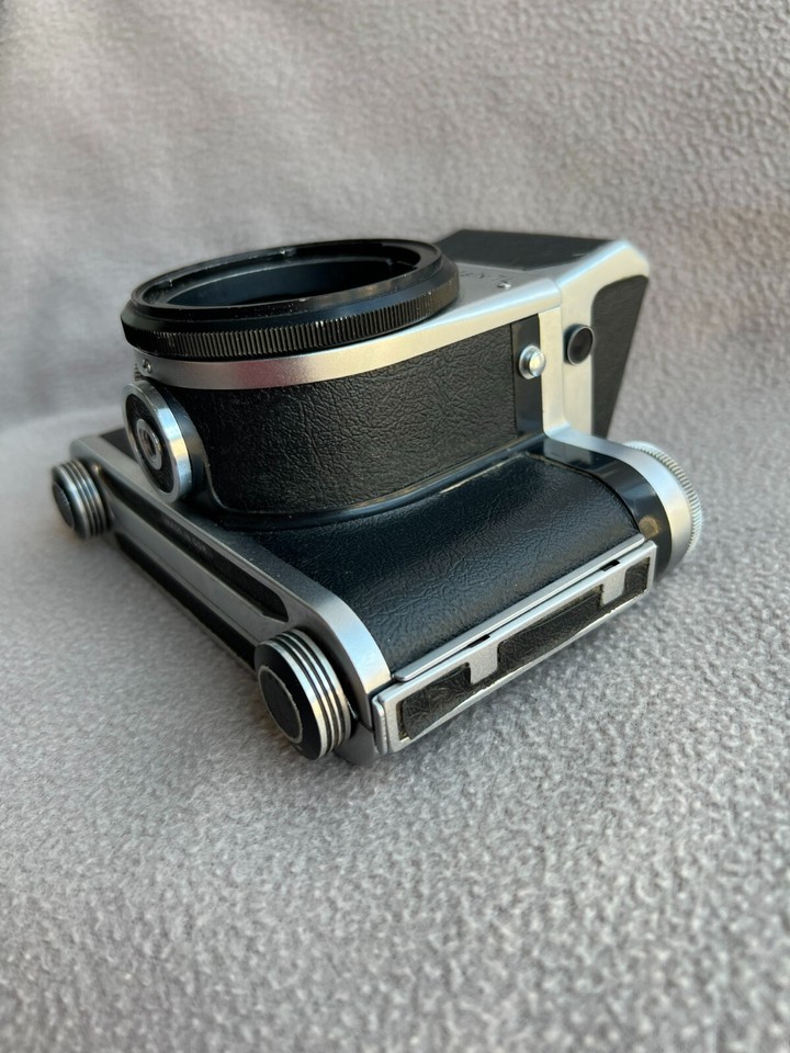 Lot 206 - A Pentacon Six TL Medium Format SLR Outfit