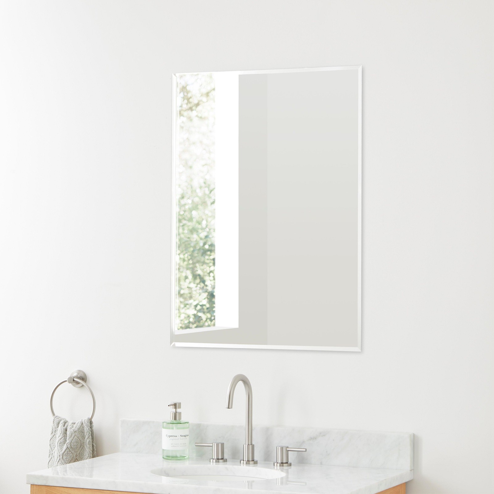 Signature Hardware 485653 Vinodel 24 x 31-78 Single Door Medicine Cabinet 9590₽