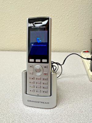 Grandstream WP820 Enterprise WiFi Phone w Charging Dock and power supply