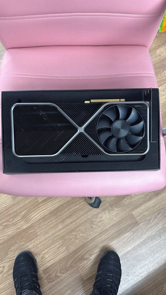 NVIDIA  RTX 3090 FE 24GB GDDR6 (Scheda Grafica con Piccoli Segni di Usura) - Immagine 4 di 4