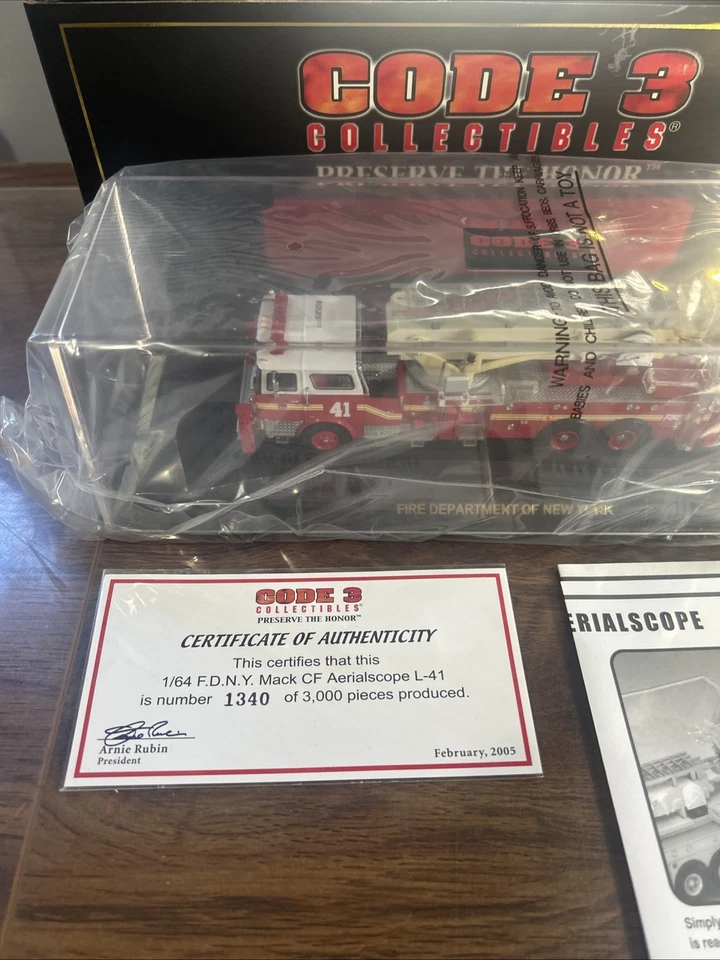 Telescopio aéreo Code 3 FDNY MACK CF L-41 PRESERVA EL HONOR edición limitada nuevo Foto 3 de 4