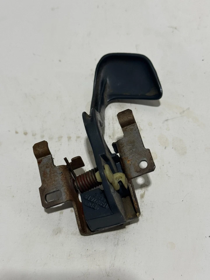 GMC JIMMY 1994-1998 MANIJA DE PUERTA INTERIOR DELANTERA IZQUIERDA USADA OEM Foto 3 de 4