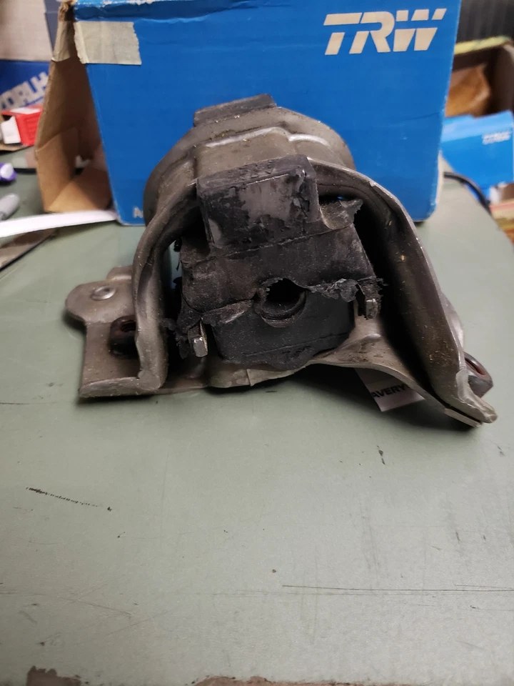 Montaje motor TRW 270-2393 Foto 2 de 4