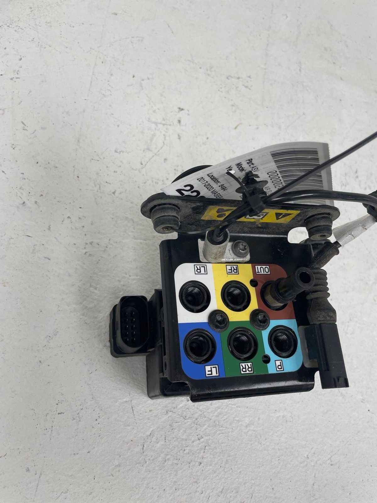 2017 - 2020 MASERATI LEVANTE OEM AIR SUSPENSION BLOCK CONTROL VALVE