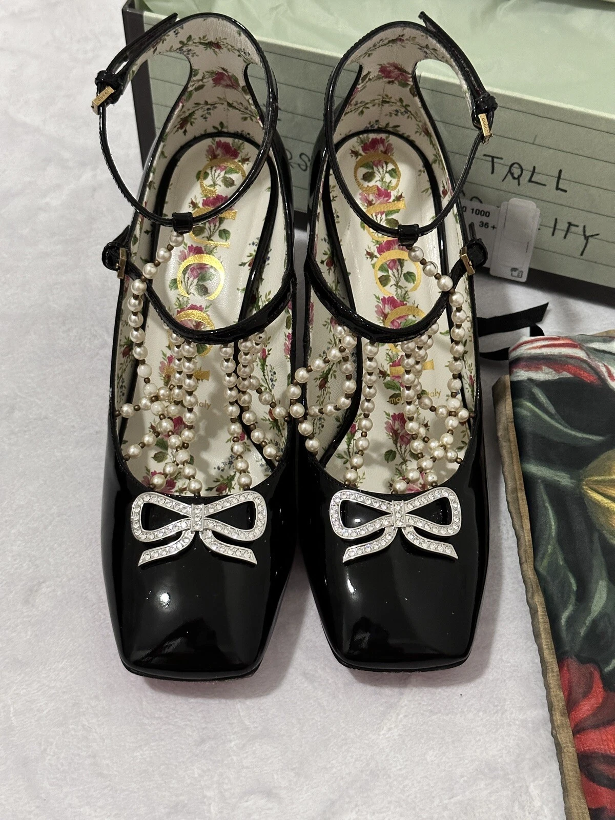 Escarpins en cuir verni noir GUCCI, bande en T, Mary Jane, authentique, S:36,5/6.