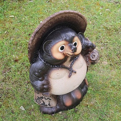 Shigaraki Ware Tanuki Statue 25-go, Old Shigaraki Style (Lucky Twist)