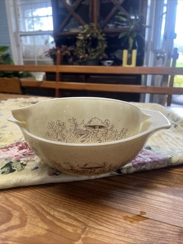 VINTAGE PYREX #444 & #443  Forest Fancies Mushroom Cinderella Nesting Bowl Set