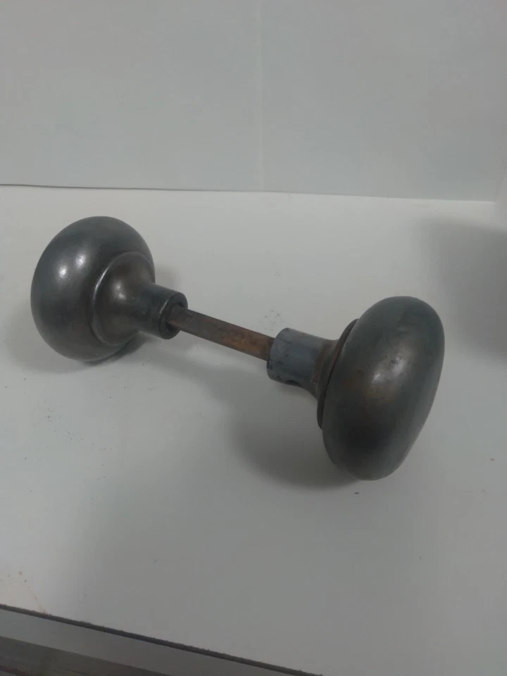 Antique door opener with knobs fully functional but no key Great decoration! - Image 3 of 4