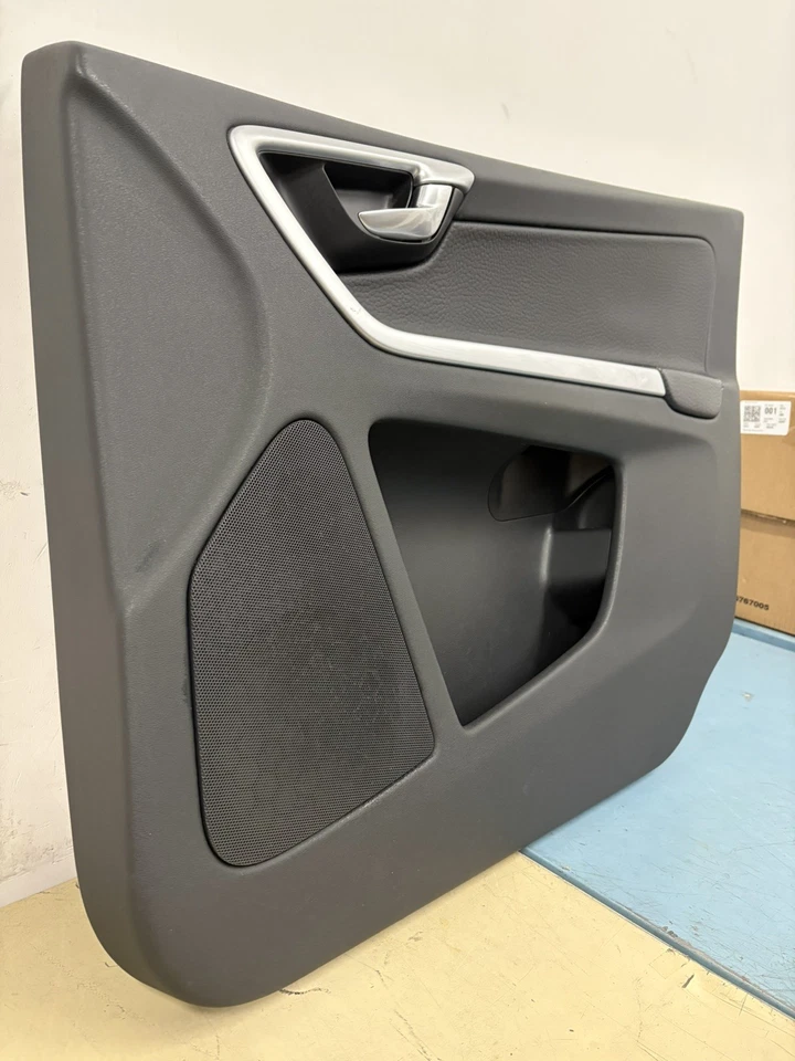 Panel de puerta delantera derecha Volvo XC60 10-13 39818766 negro apagado G100 con interruptor de ventana Foto 2 de 4