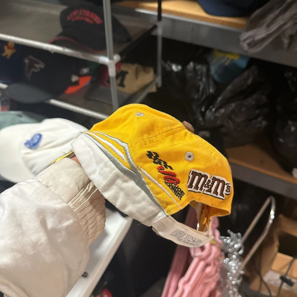 Kyle Busch Joe Gibbs Racing M & M's 2020 Uniforme Nascar Sombrero *calcomanías* Foto 3 de 4