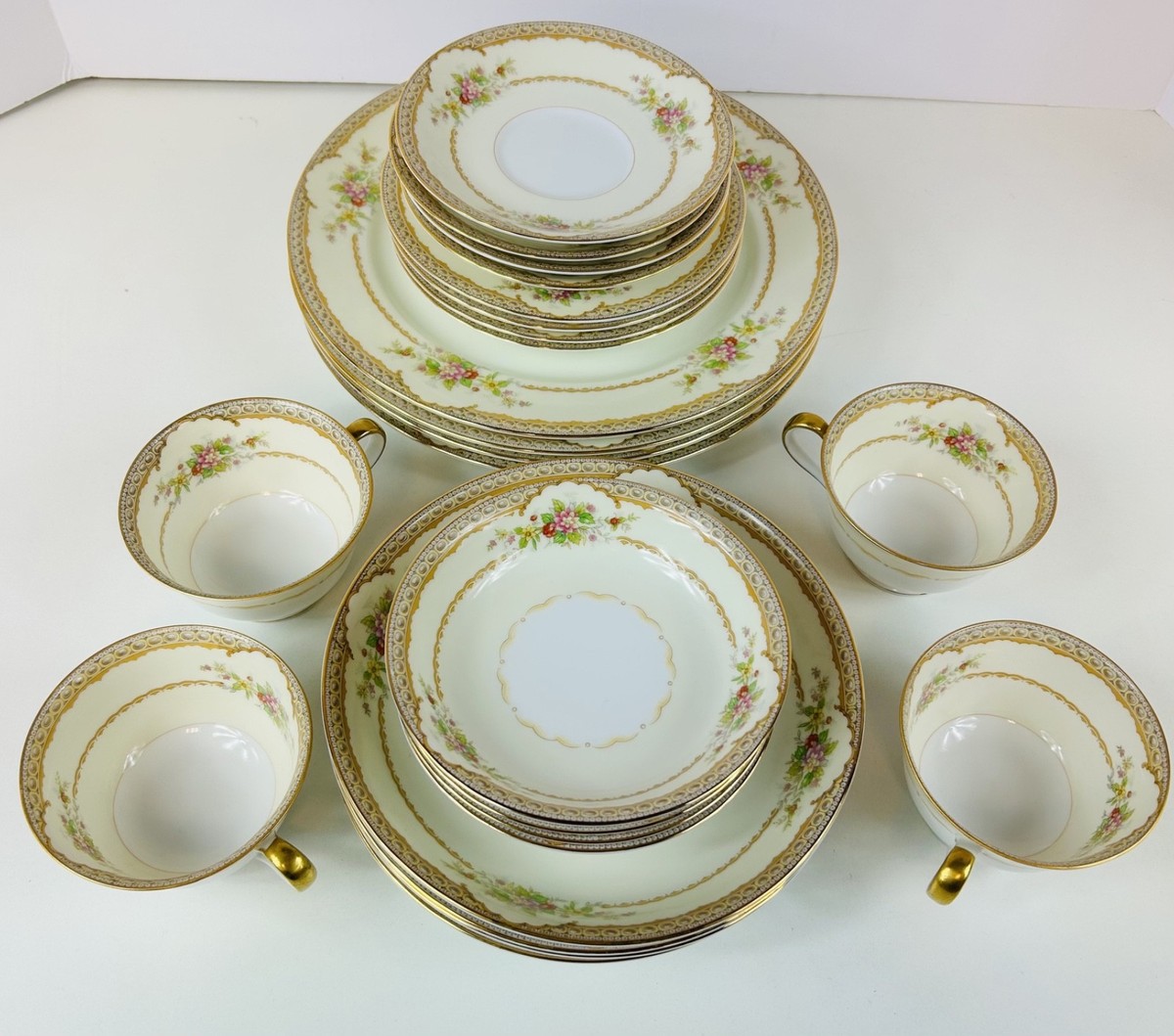 Noritake Mystery 196 24 Pc China Set Service for 4 Floral Gold