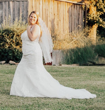 Ivory Lace Mermaid & Trumpet Wedding Dress V-Neck Sleeveless Button Back 20