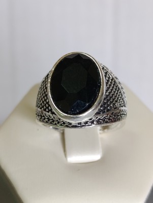 ANILLO - SELLO / UNISEX / LABRADO / CON PLATA ENVEJECIDA Y  ONIX