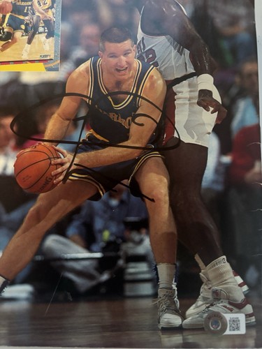 Chris Mullin Saint John’s Golden State Warriors SIGNED Beckett Magazine BAS COA - Bild 2 von 3