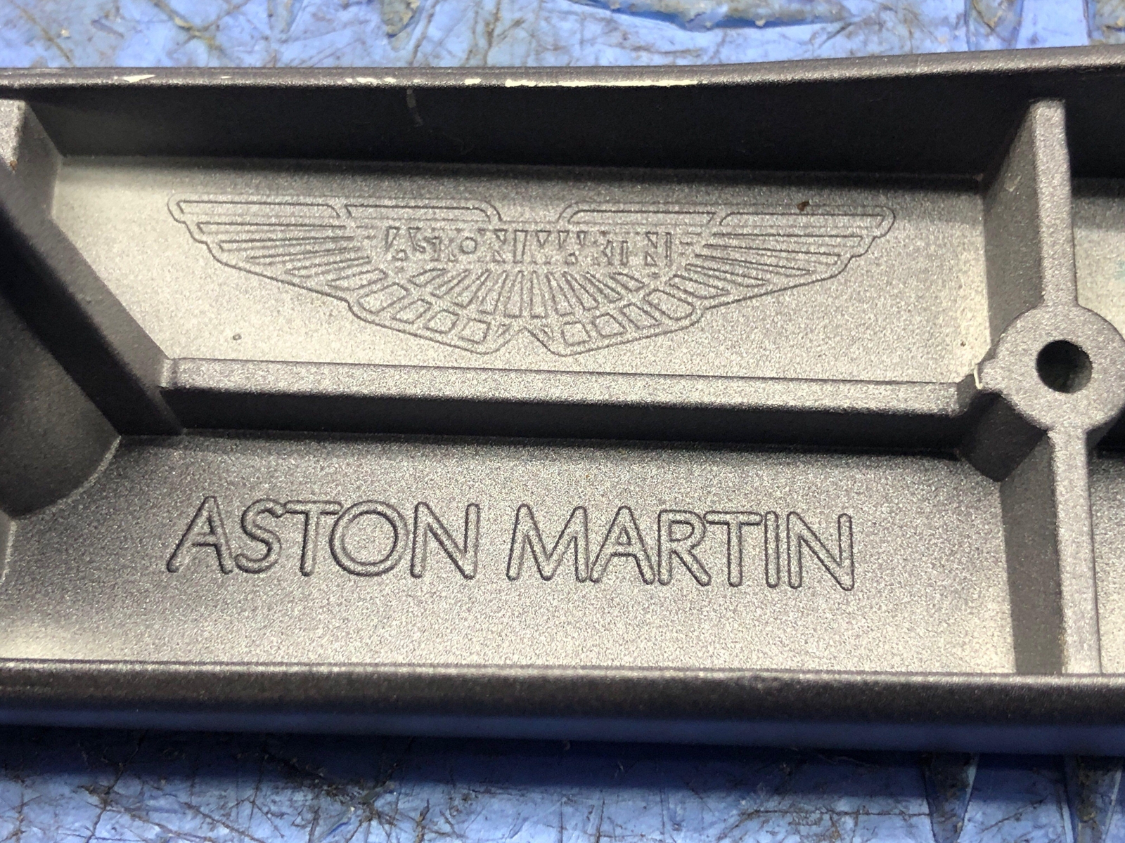 2006-2018 ASTON MARTIN VANTAGE FRONT LEFT DOOR HANDLE ARMREST BEIGE 4G43-24105