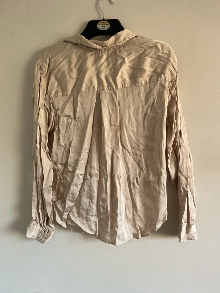 Blusa Camisa Urban Outfitters Silk Feel en Beige Oyster Talla UK Grande A4 Foto 4 de 4