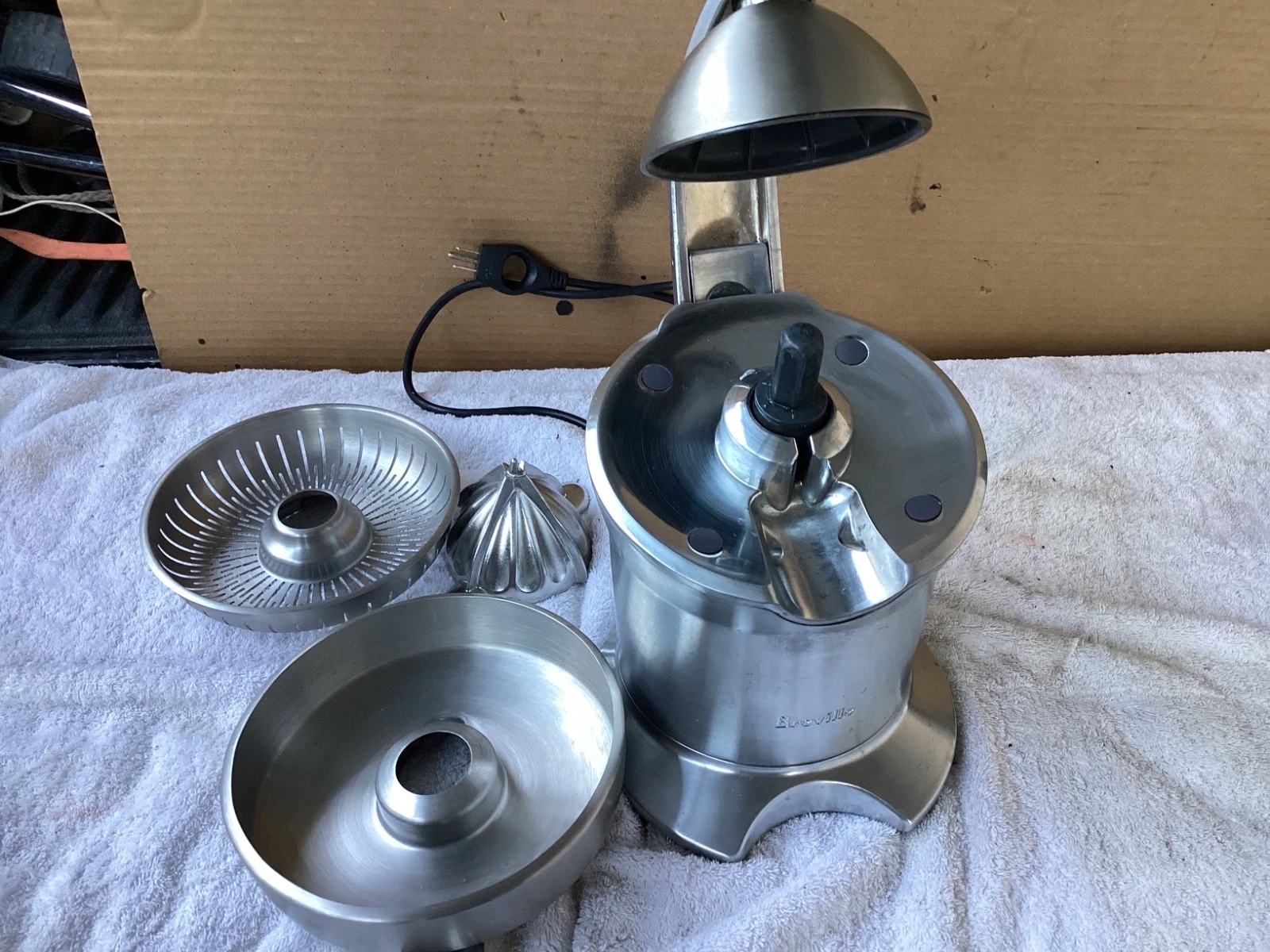 Breville 800CPXL Citrus Press Pro Juicer Machine, Brushed Stainless Steel