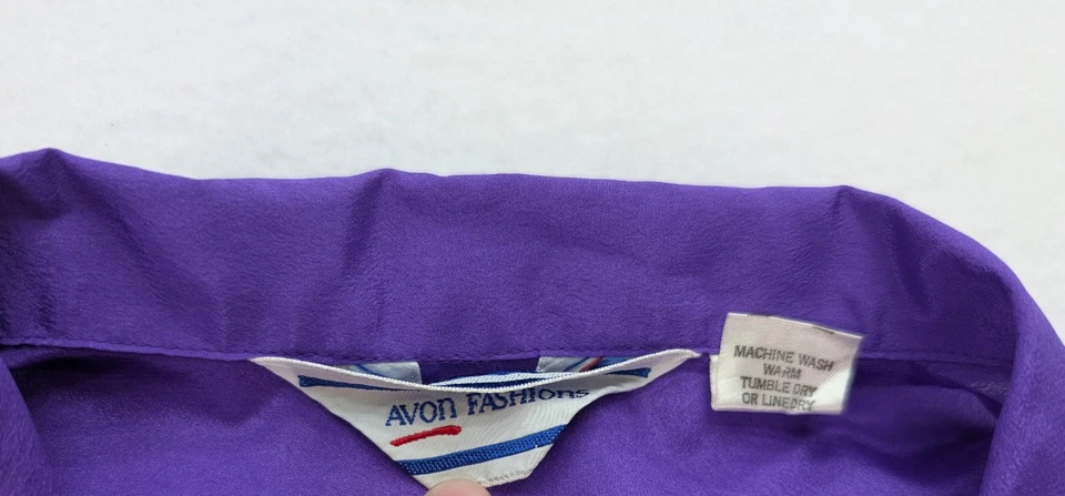 Blusa vintage para mujer Avon talla 7/8 pequeña púrpura manga larga con botones Foto 3 de 4