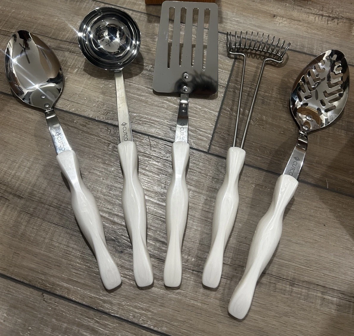 5 White Pearl Handle CUTCO Kitchen Utensils Spatula Ladle Spoons Whisk Lot
Opens in a new window or