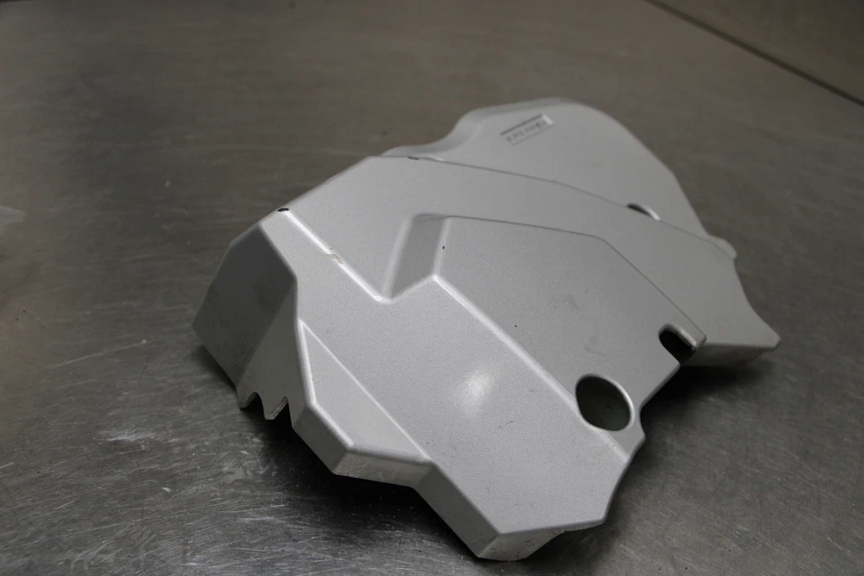 08-12 SUZUKI KATANA 650 GSX650F Front Sprocket Cover Foto 3 de 4