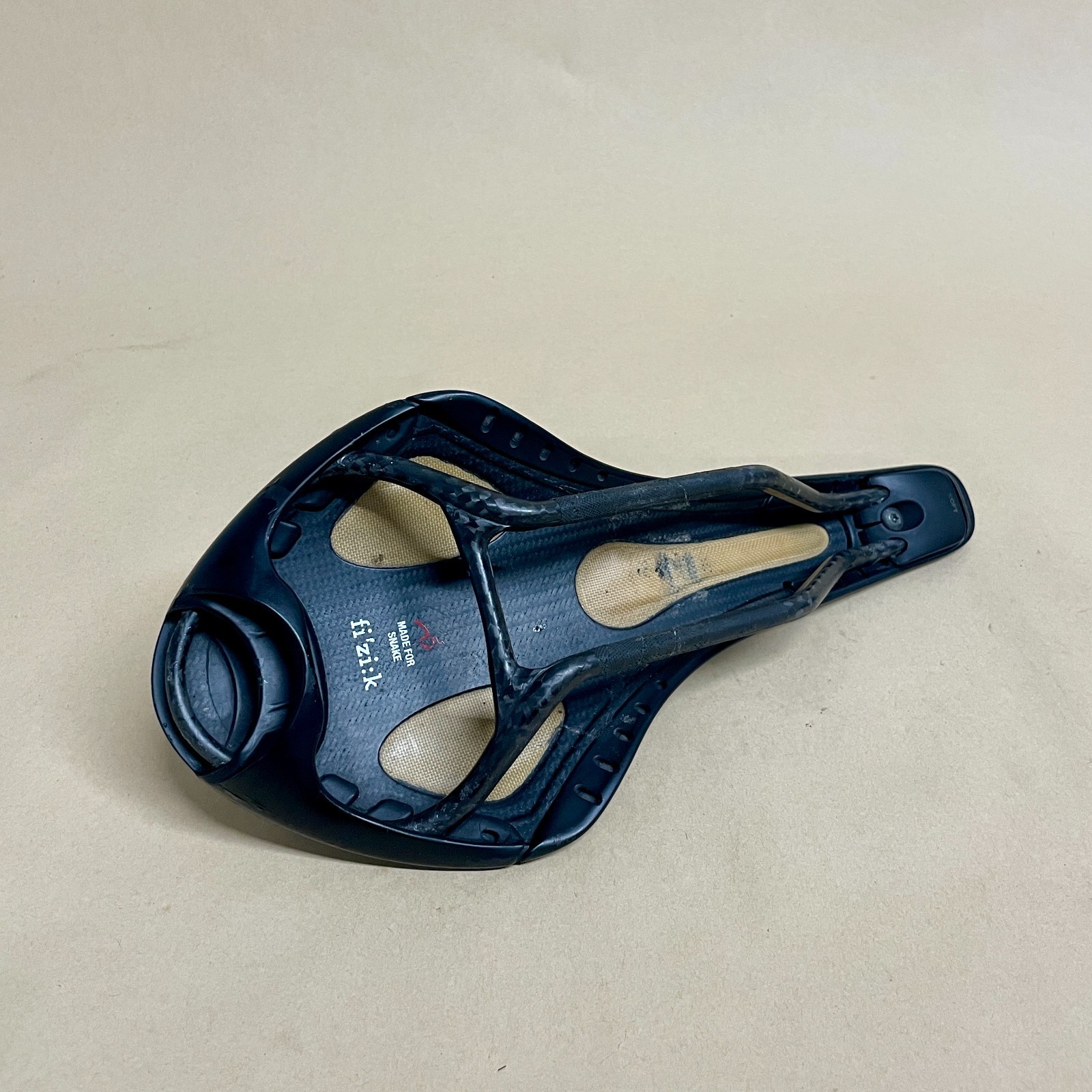 Fizik Curve Made for Snake (Arione) Carbon Braided Rail Saddle 294 x 135mm