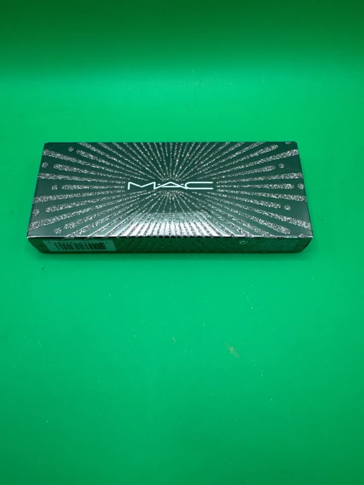 MAC Flashing Ice Extra Dimension Skinfinish Trio Medium Deep Palette - Image 4 of 4