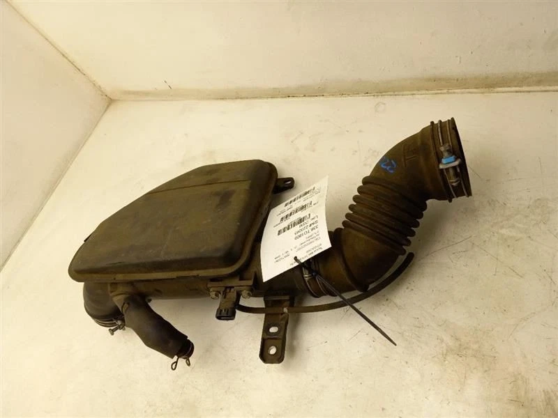 2009 TOYOTA TACOMA 2.7L 4CYL AIR CLEANER RESONATOR TUBE ASSEMBLY  - Image 4 of 4