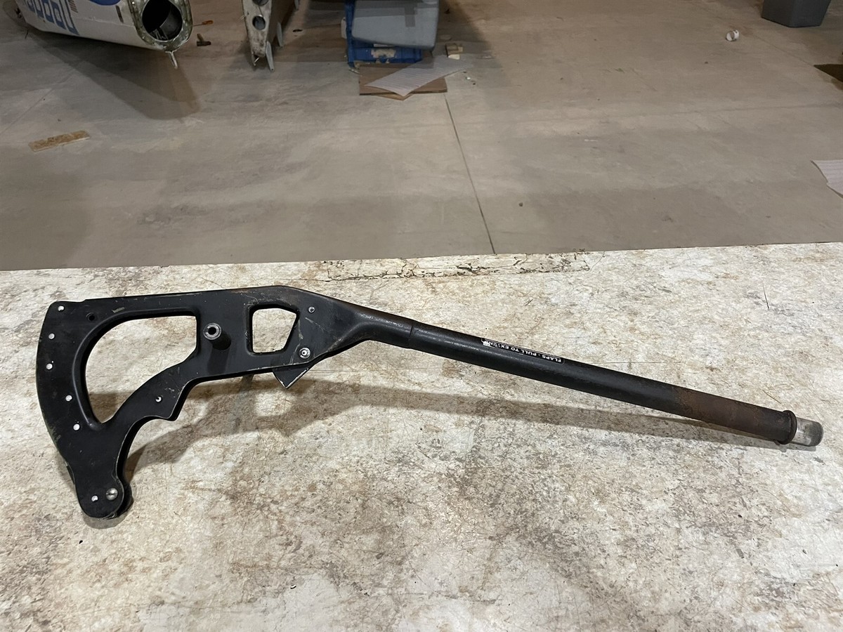 ゴルチェ　ノースリーブ 1958 Cessna 182 A Flap Handle Lever Assembly 0510166-5 | eBay