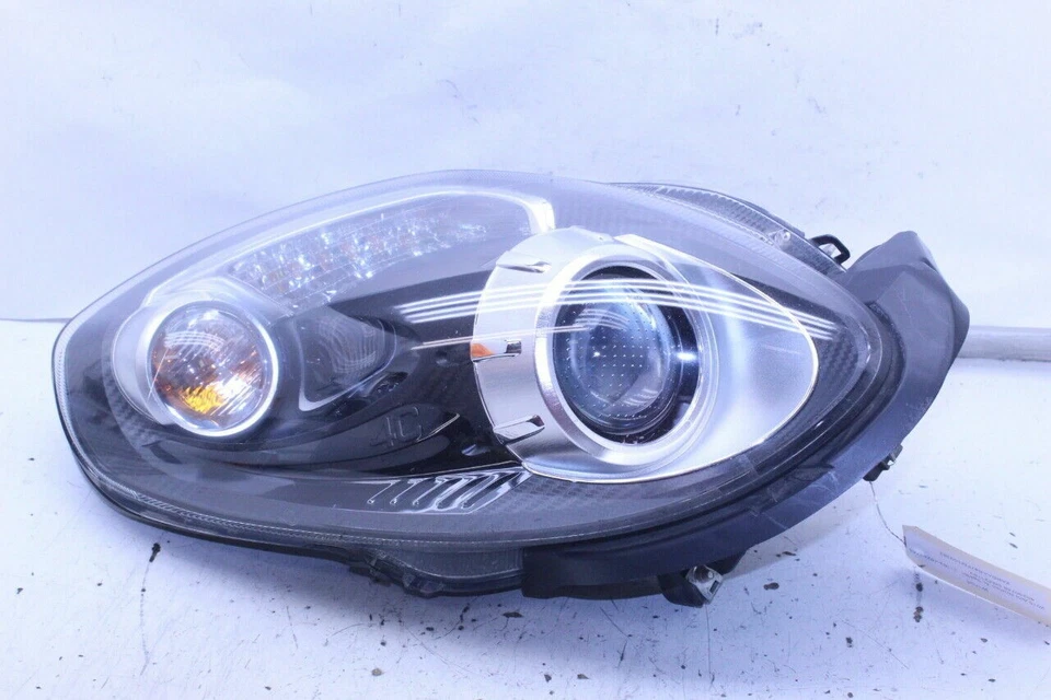 2015-2017 Alfa Romeo 4C Spider Headlight Right OEM Used Foto 2 de 4