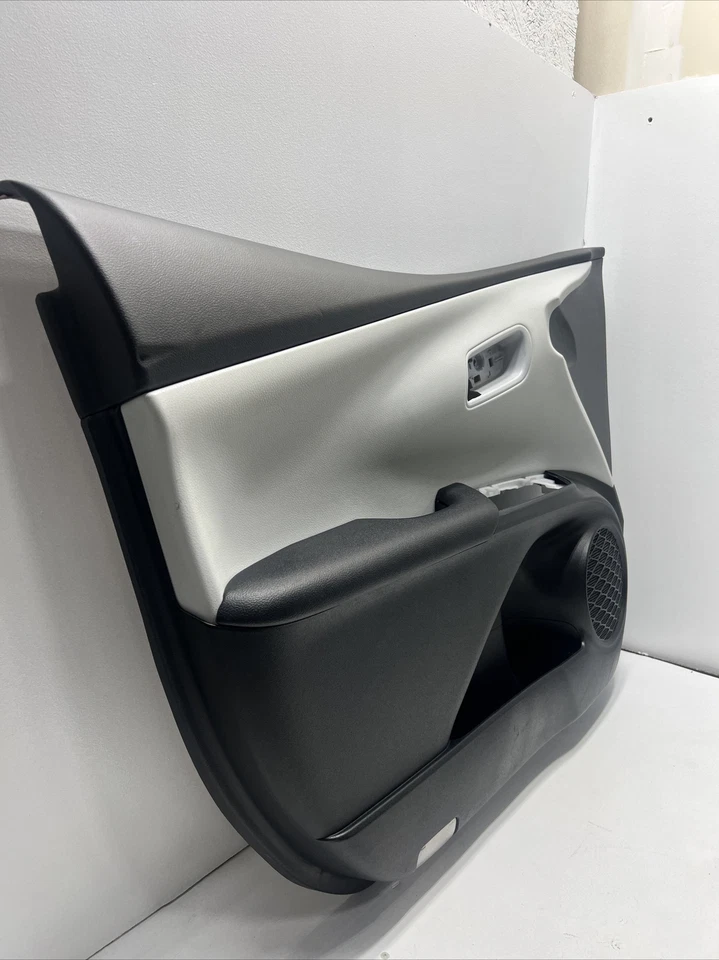 Toyota Prius 2016-22 panel de puerta del conductor delantero izquierdo negro gris OEM Foto 3 de 4