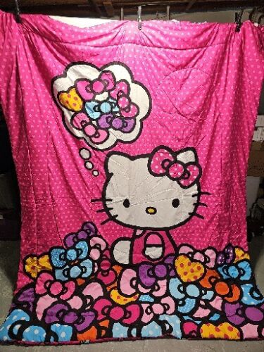Sanrio Hello Kitty Reversible Comforter Pink Bedding 72" × 88"  - Afbeelding 1 van 11