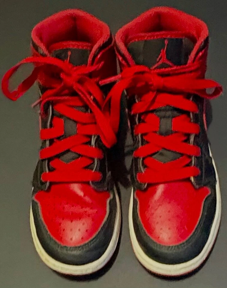 Talla 9.5 - Air Jordan 1 Retro 2001 Bred Foto 2 de 4