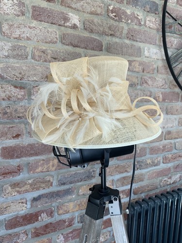 Cream/Beige Ladies Brimmed Hat Races 