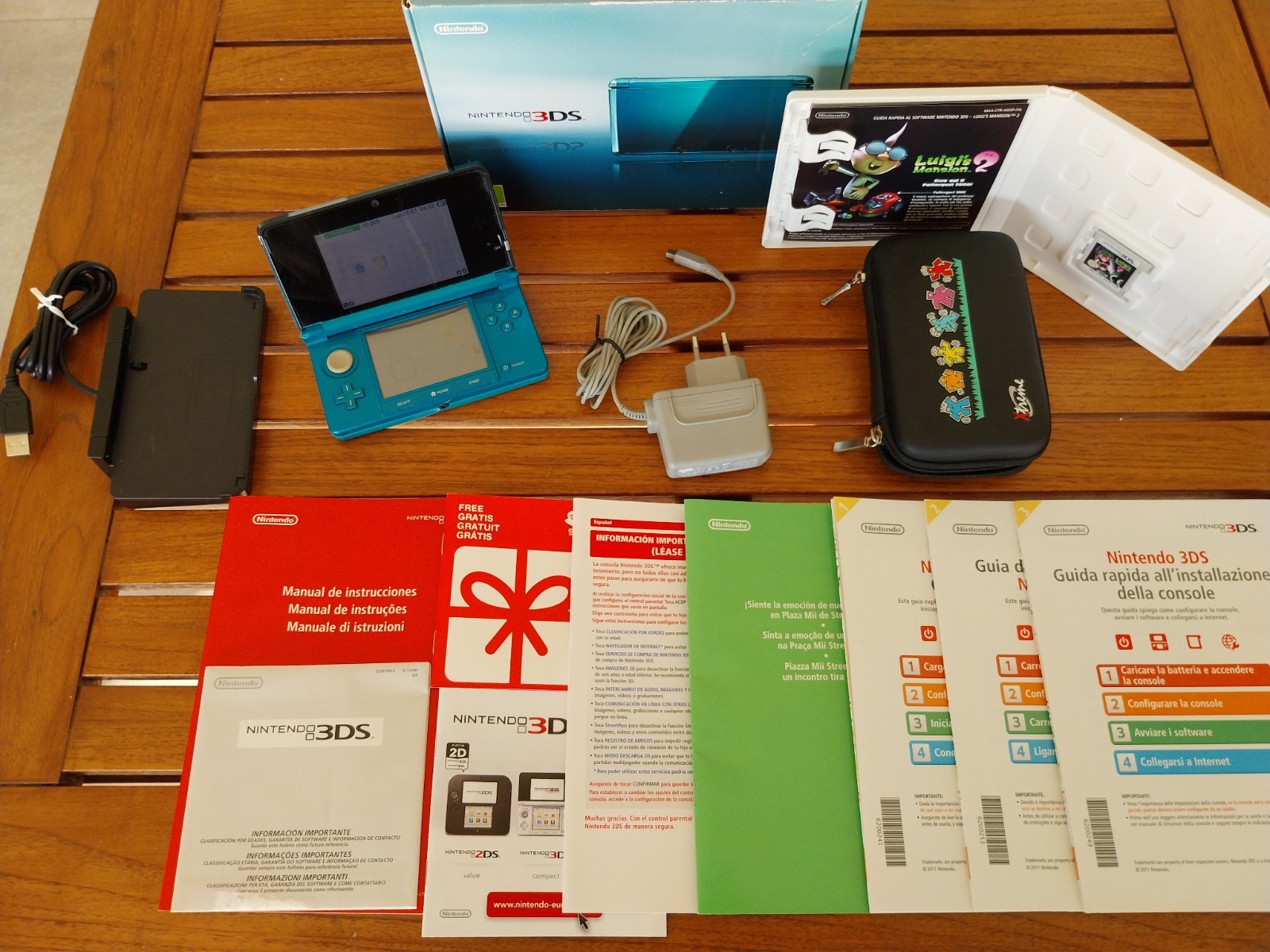 Nintendo 3DS AQUA BLUE + Gioco Luigi's Mansion 2