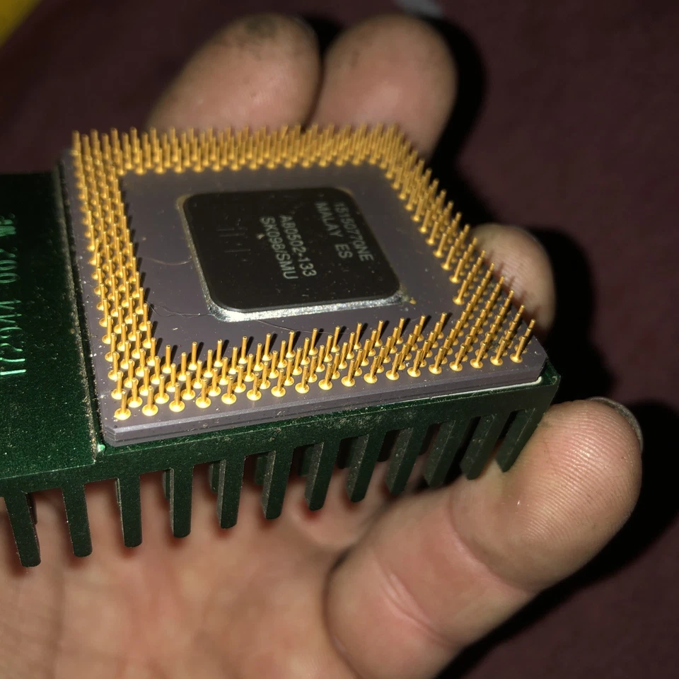 Intel Pentium A80502-133 processor, a vintage CPU. - Image 4 of 4