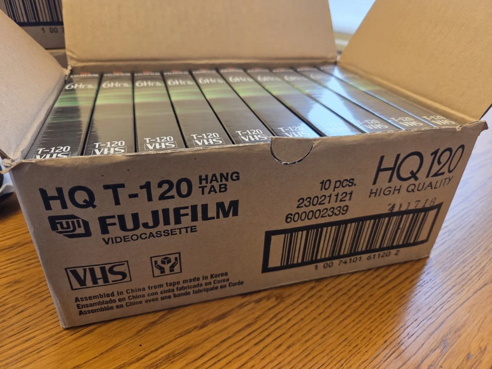 CAJA NUEVA FUJIFILM CINTAS VHS 6 horas T-120 alta calidad lote 10 pestañas colgantes selladas VCR Foto 3 de 4