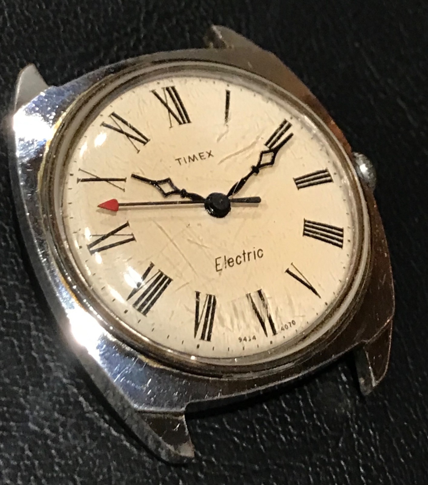 Runs Watch, 1970 Electric Red Second Hand, Silver, Timex Mens Rare Arrow Vintage - vintagewatches.pk