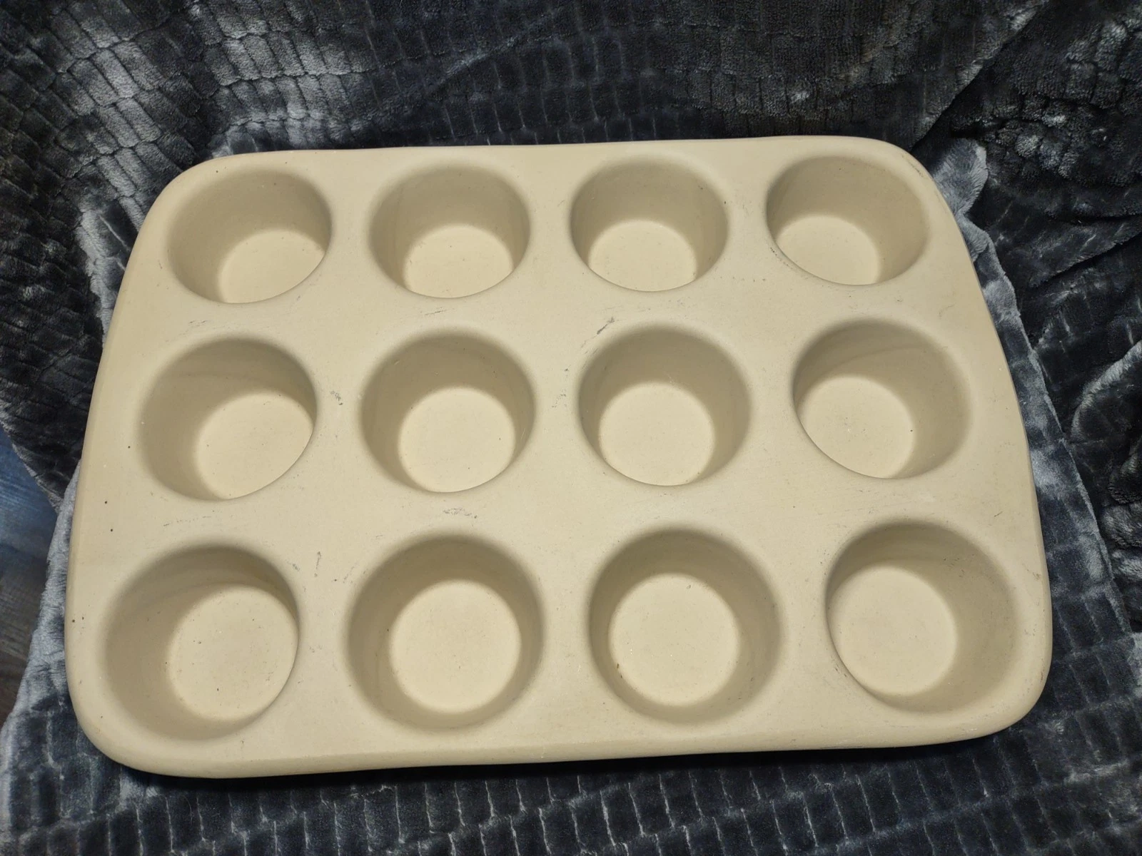 Vintage Pampered Chef Stoneware 12 Count Muffin Cupcake Pan #2131